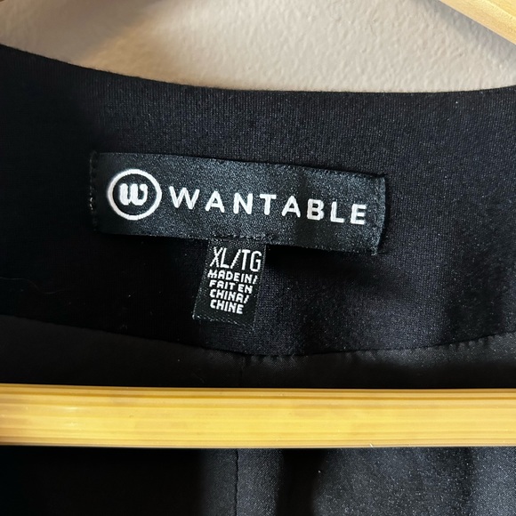 Stretchy Black Open Blazer with Functional Pockets - Picture 3 of 3